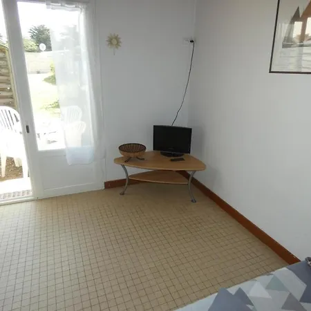 Maison Mitoyenne Avec Terrasse Et Parking, Animaux Admis, Proche - - Fr-1-540-299
