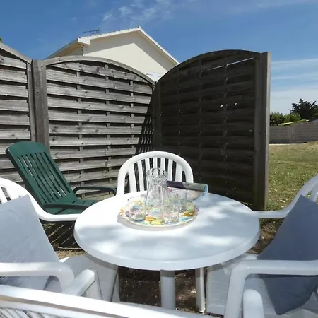 Maison Mitoyenne Avec Terrasse Et Parking, Animaux Admis, Proche - - Fr-1-540-299