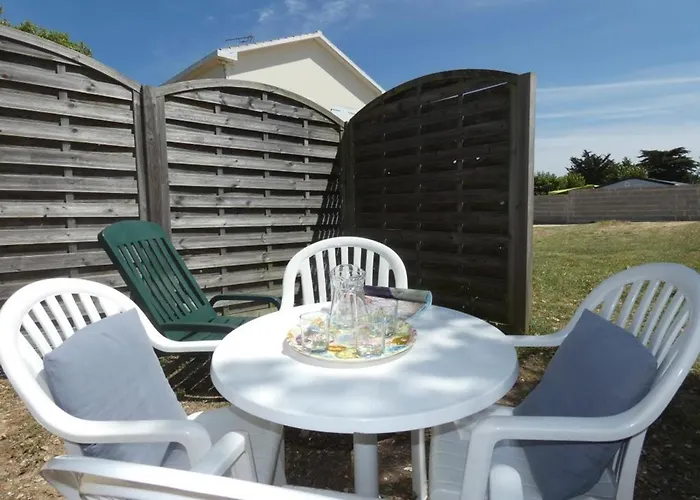 Maison Mitoyenne Avec Terrasse Et Parking, Animaux Admis, Proche - - Fr-1-540-299