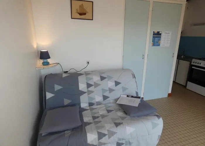 Maison Mitoyenne Avec Terrasse Et Parking, Animaux Admis, Proche - - Fr-1-540-299 *