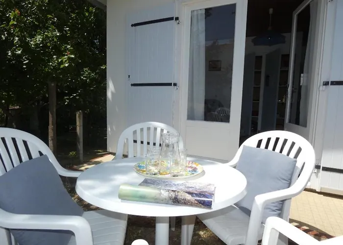 Maison Mitoyenne Avec Terrasse Et Parking, Animaux Admis, Proche - - Fr-1-540-299 * Notre-Dame-de-Monts